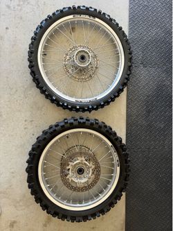19” / 21” Excel wheels with brake disks & Renthal sprocket