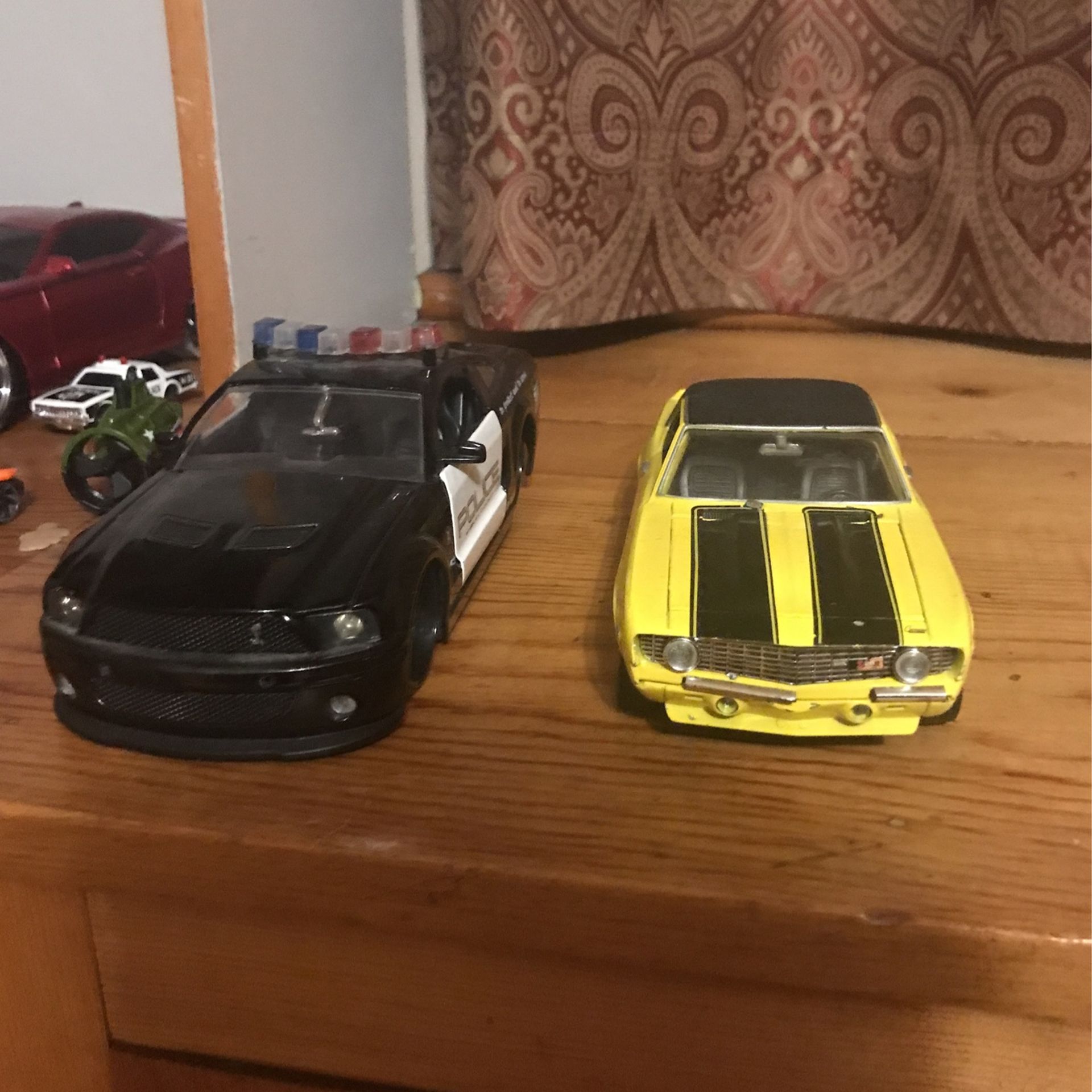 Toy Bumblebee And Barricade