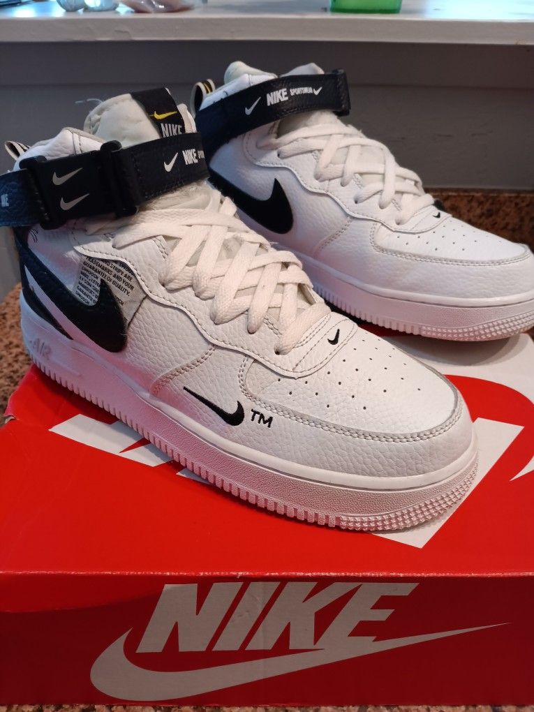 New In Box,Men's Nike Air Force 1's, Sz 9.5, Hightops, W Strap, Pup & Receipt Included
