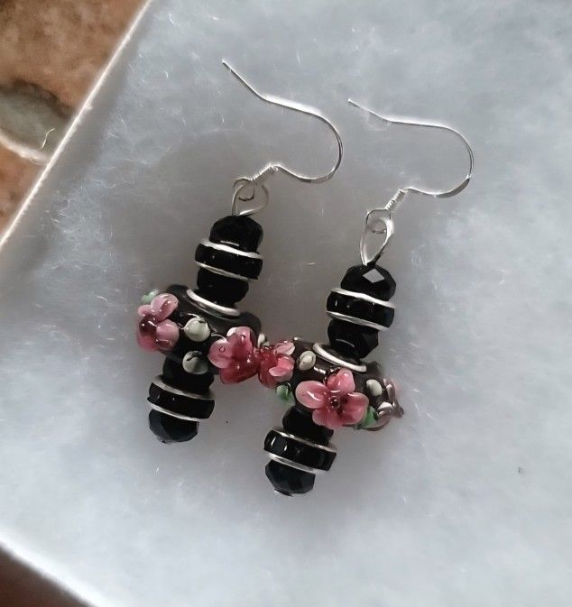 IMPORTED MURANO FLORAL CHARMS SWAROVSKI BEADACCENT EBONY UNIQUE BOUTIQUE EARRIN