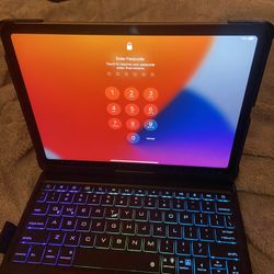 iPad Air 4th Gen With Case