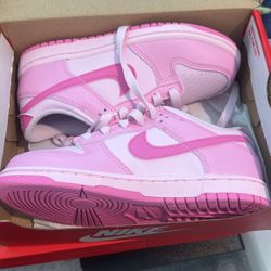 Pink kids Dunks Nike 