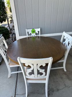 Dining Table w/4 Chairs