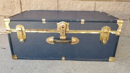 Concourse Steamer Trunk TREASURE CHEST 30x16x12.5  ////// OOOONLY $35