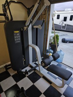 COMERCIAL GRADE HIGH PULL MACHINE. (TECHNOGYM)