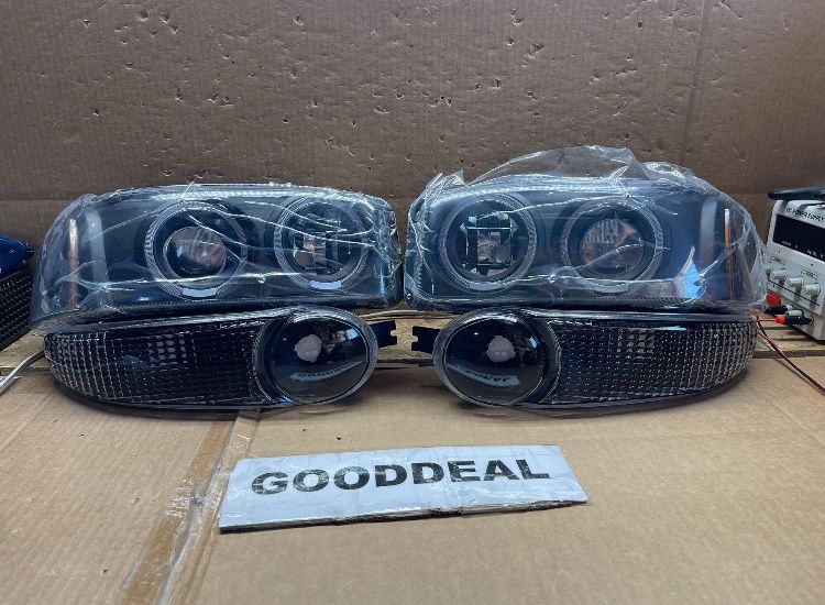 #207 Fit 01-07 GMC Sierra/Yukon Denali Projector LED Halo Rings Headlight Chrome Clear