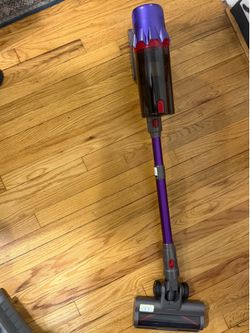 Dyson Cordless Stick Vacuum - Very Clean