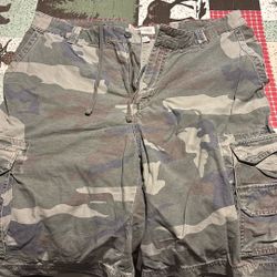 Cargo Supply Camo Shorts/ Mens Size 38