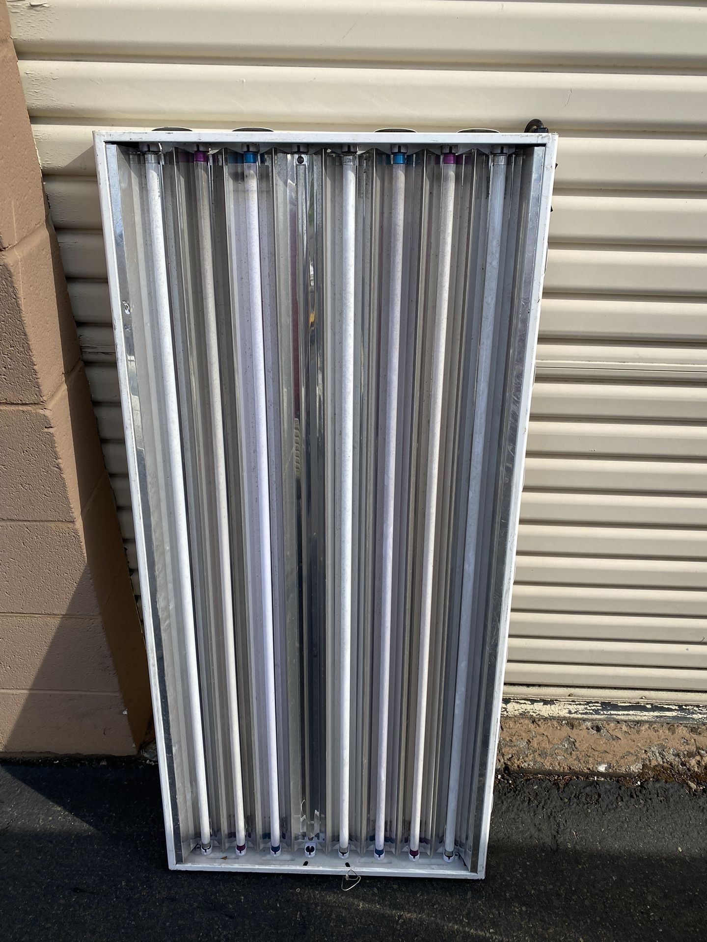 Sun Blaze 48in 8 bulb t5 Light Fixture, Sun Blaze T5 HO 48 - 4 ft 8 Lamp - 120 V Works Great