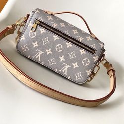 Pochette Métis East West Handbag(4)46