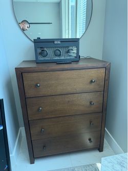 Dresser / Chest