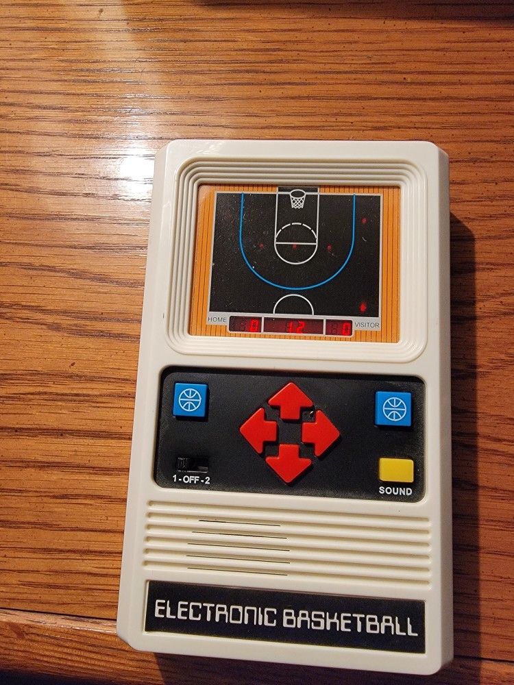 Mattel HANDHELD ELECTRONIC BASKETBALL GAME 