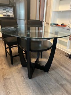 Glass round table.
