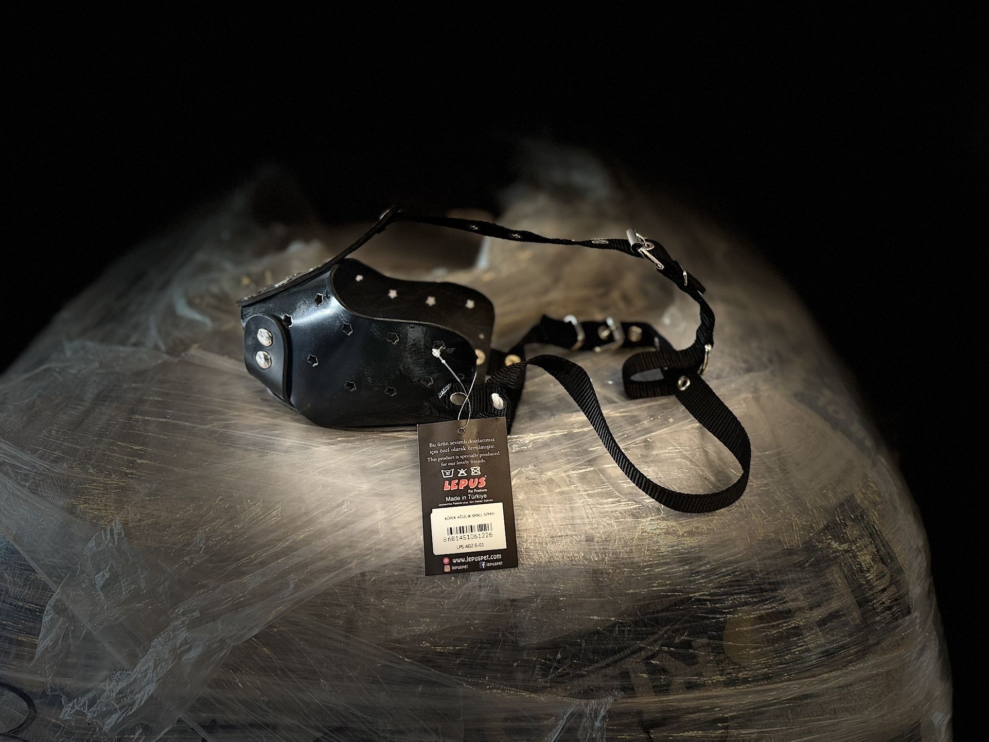 Dog biting Mask Leather XS/S / M / L / XL
