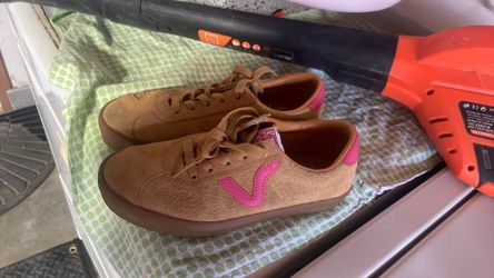 Girl shoes