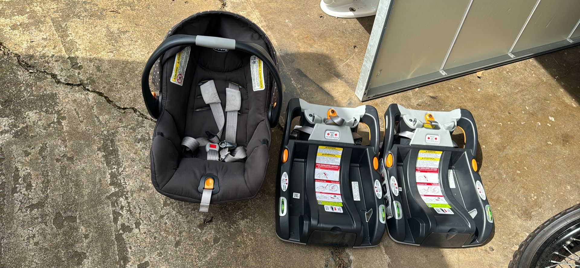Chicco Keyfit Infant Car Seat And 2 Bases