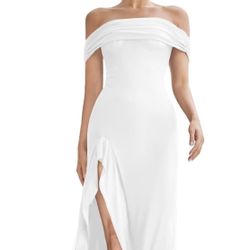 New elegant long dress with a deep side slit