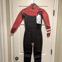 Womens Sz 8  4/3  Wetsuit