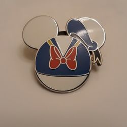 Disneyland Souvenir Donald Duck Pin