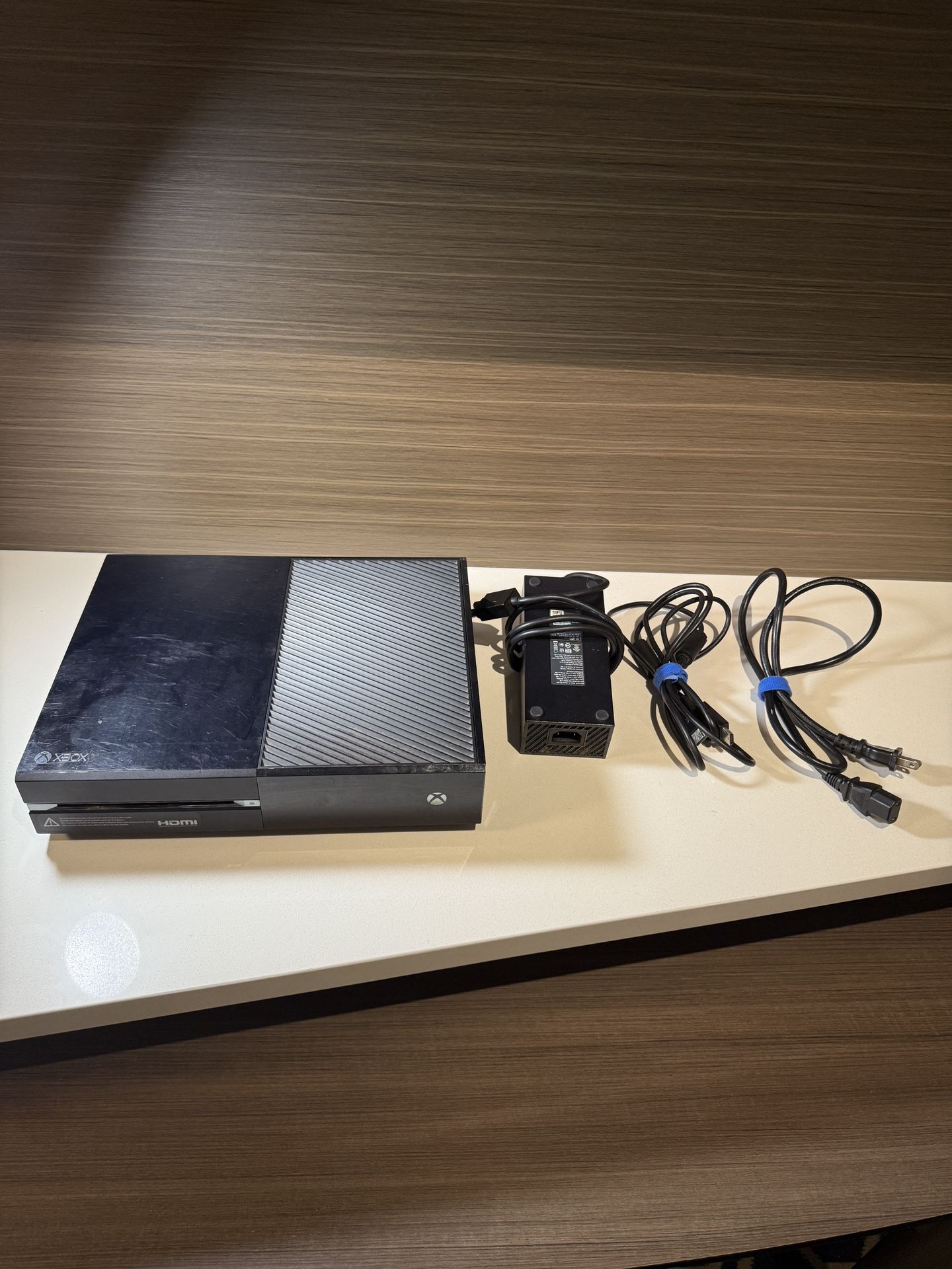 Xbox One 500GB Console Only Works Great w/ Power Brick and HDMI Cable No Control