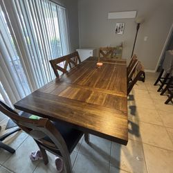 Dining room Table 