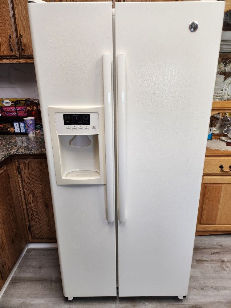 GE 20.0 Cu. Ft. Side-By-Side Refrigerator