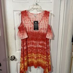 Brand new with tags Women’s Size 22/ 24 Tunic Top with Open shoulders.   Made of 95% Polyester and 5% Elastane.  Brand Avenue.  Brand New with tags.  