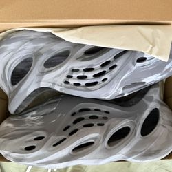 Yeezy Foam Runners Granite