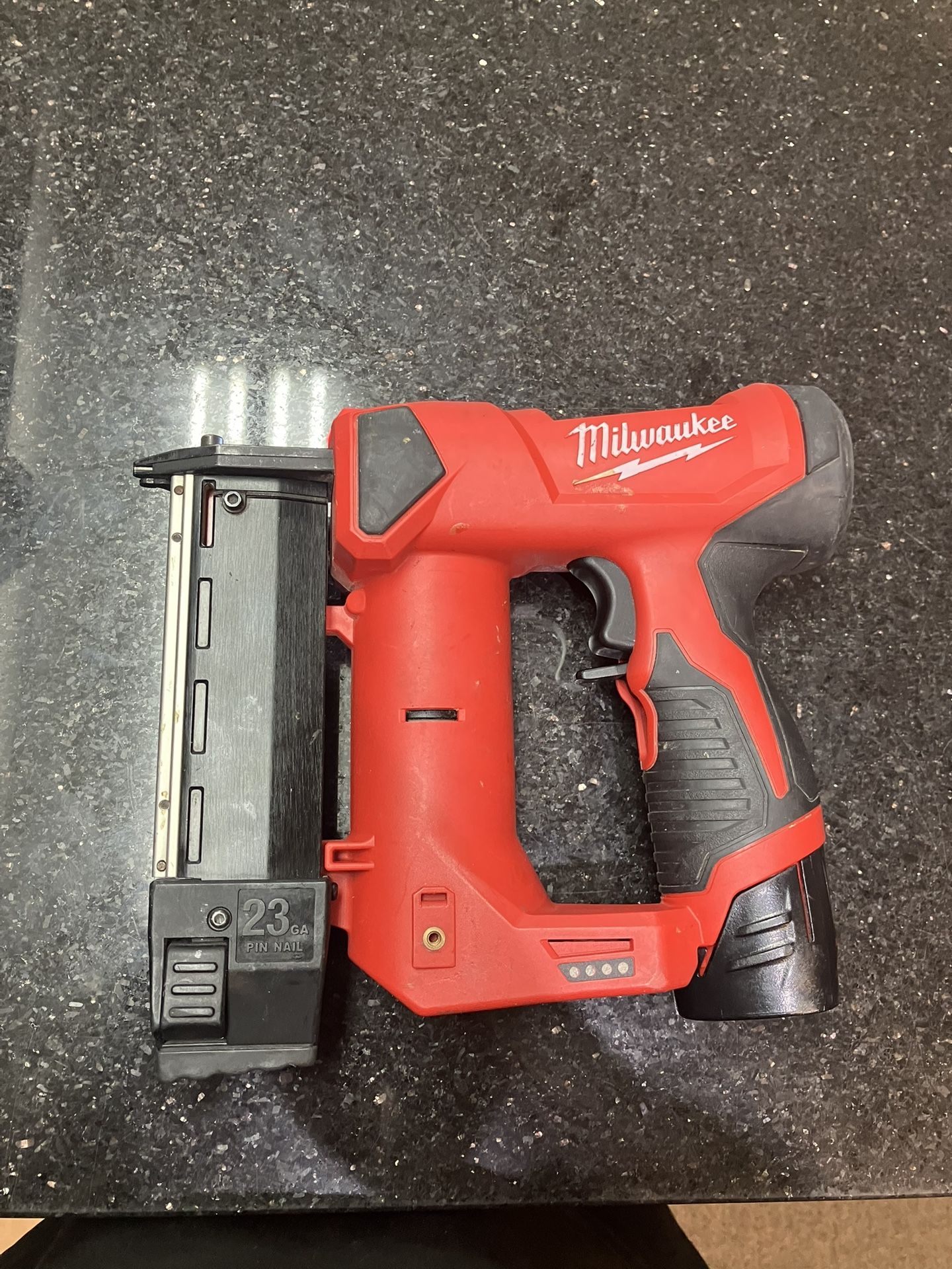 Milwaukee 2540-20 M12 23 Gauge Cordless Pin Nailer And Battery 109150-1 JAR