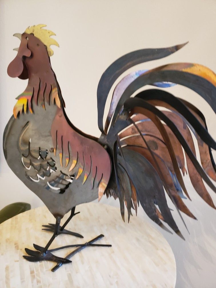BEAUTIFUL METAL CHICKEN