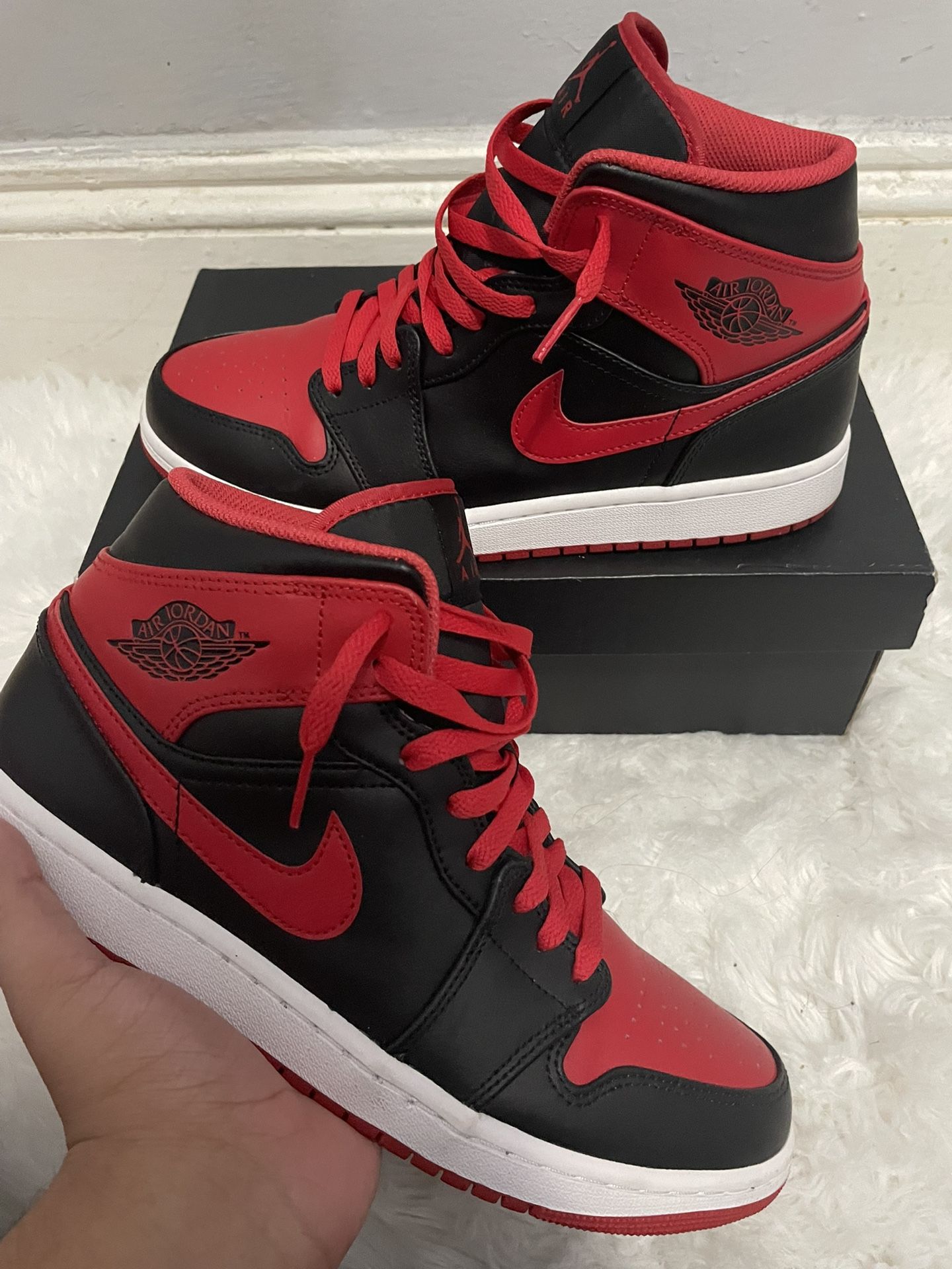 Jordan 1 Mids