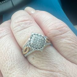 Women’s Gold & Diamond Ring