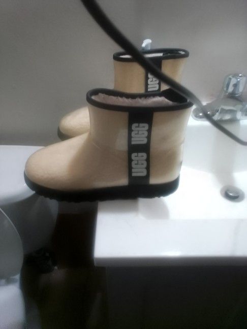 Women Ugg Size 9