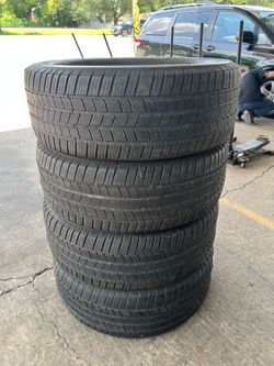 275/50/22” MICHELIN Defender, Like New