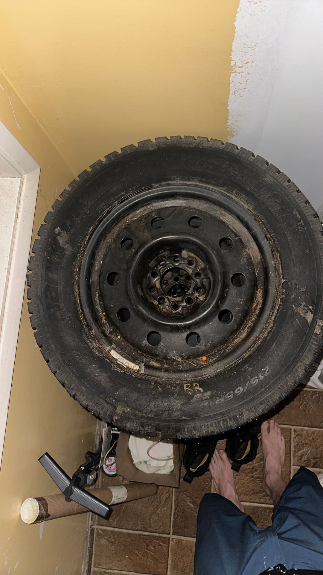 4 Studded Universal Rims snow 215/65r/16 98t