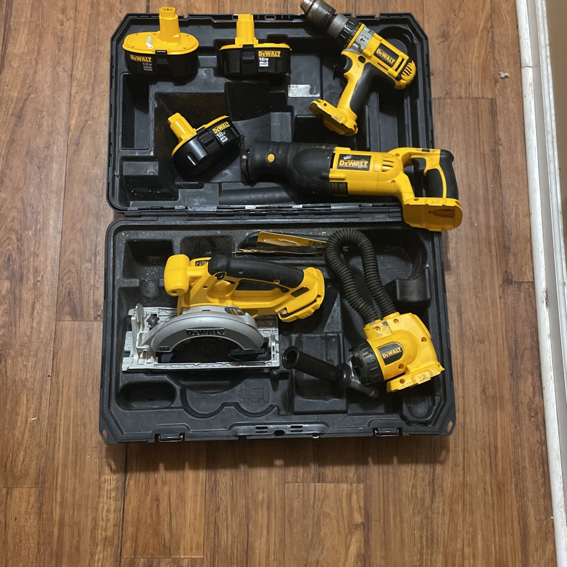 Dewalt 4 Peice Tool Set