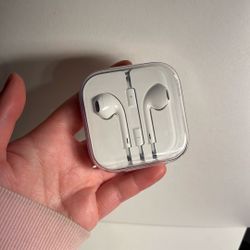 Apple EarPods with Lightning Connector  