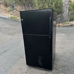 Household GE Refrigerator Fridge Freezer Great For Garage (free local delivery)