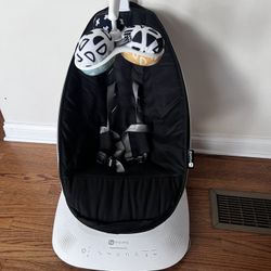 4 Moms Swing