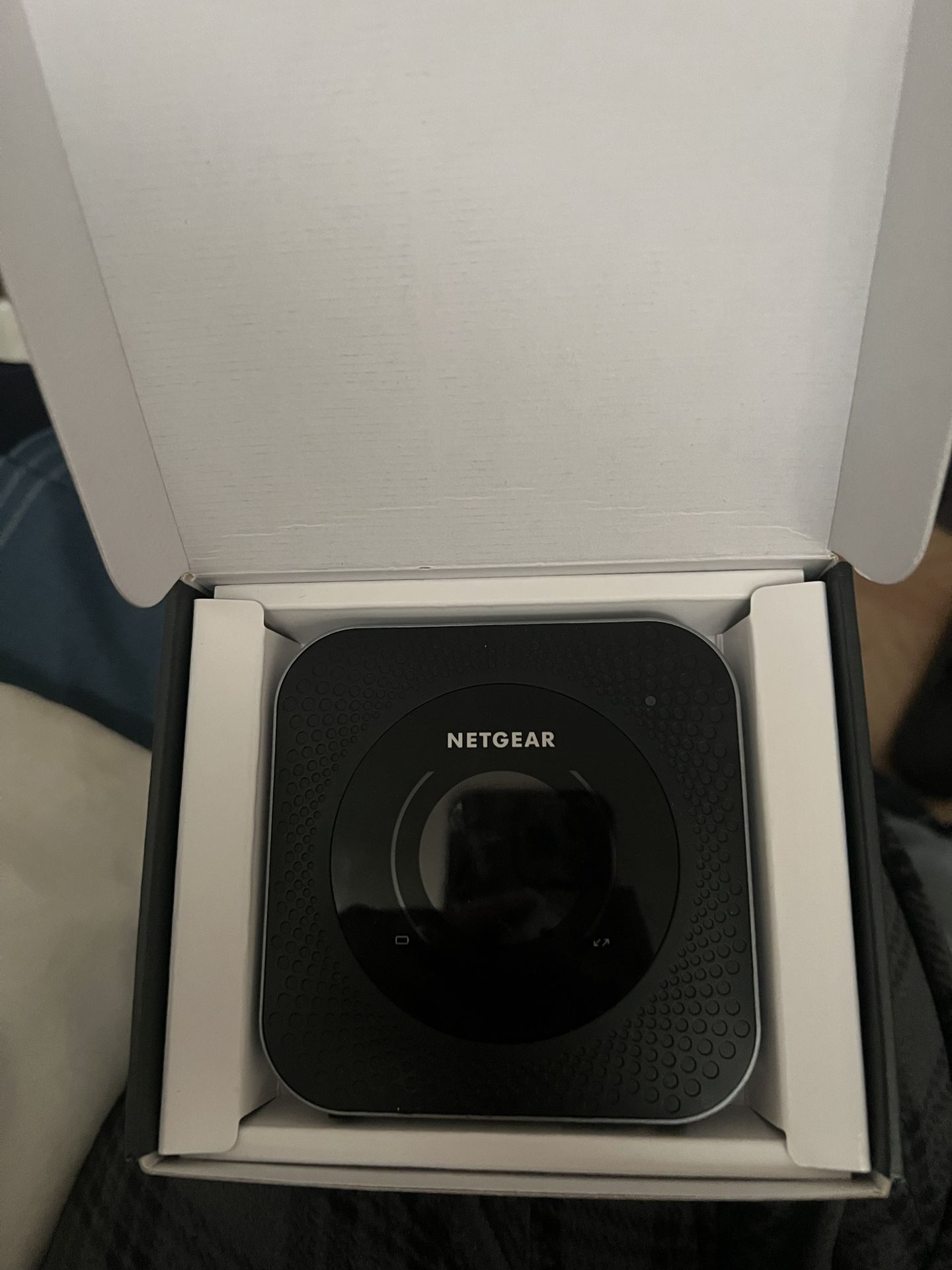 NETGEAR Mobile Router (GIGABYTE) (Nighthawk M1)