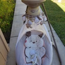 Fisherprice Baby Swing $40 Excellent condition Used Very Little 