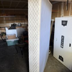 Queen Mattress Box spring 