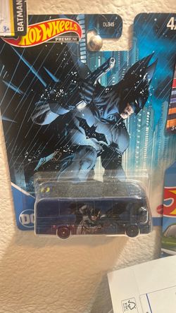 Hot Wheels Premium Batman DC Die-Cast Bus
