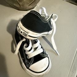 New balance 9060 5T Nike dunks 4.5T Converse 4T