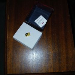 10 KT GOLD PIN E/DIAMOND 