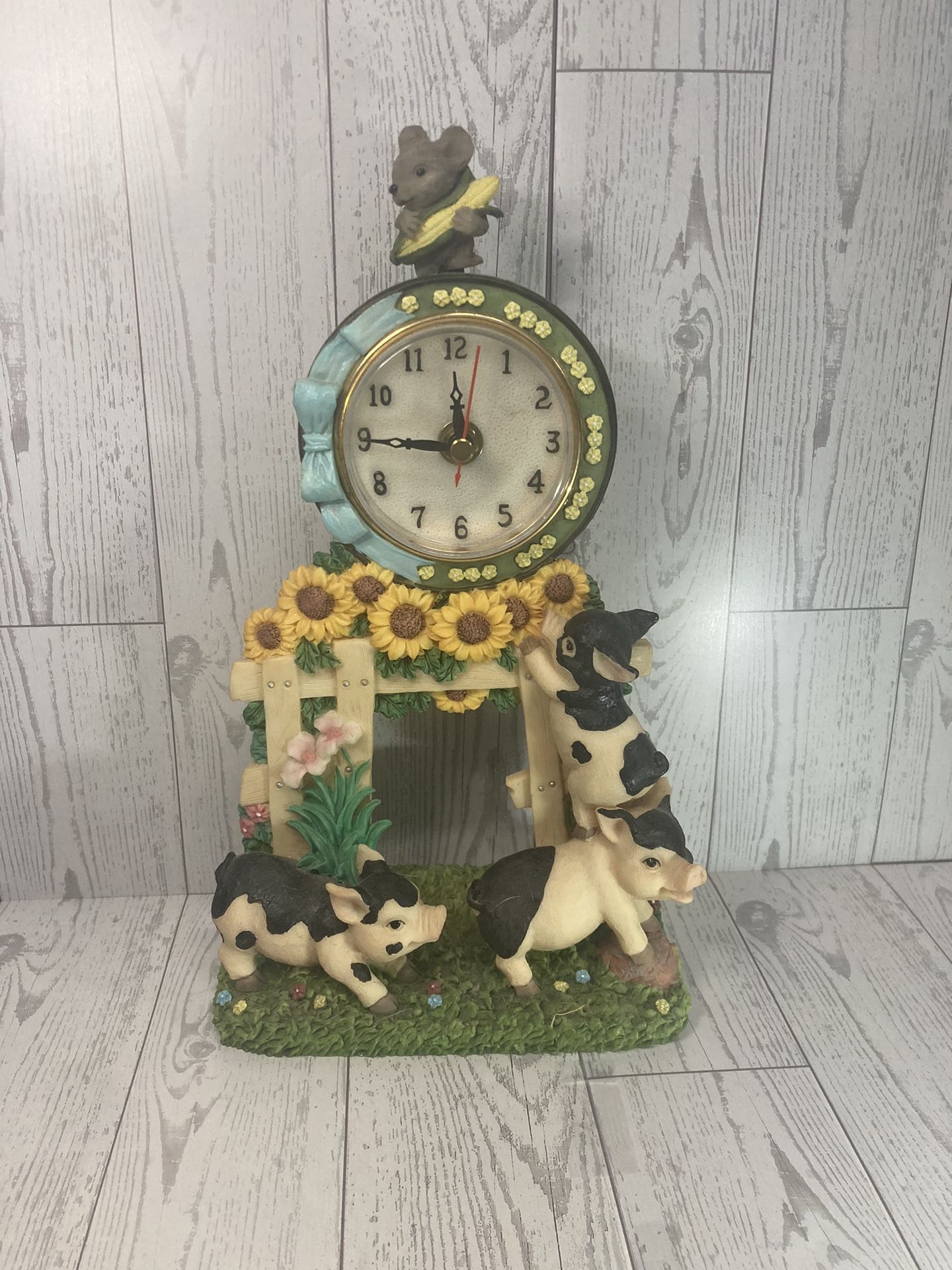 Pig Farm Quartz Clock
