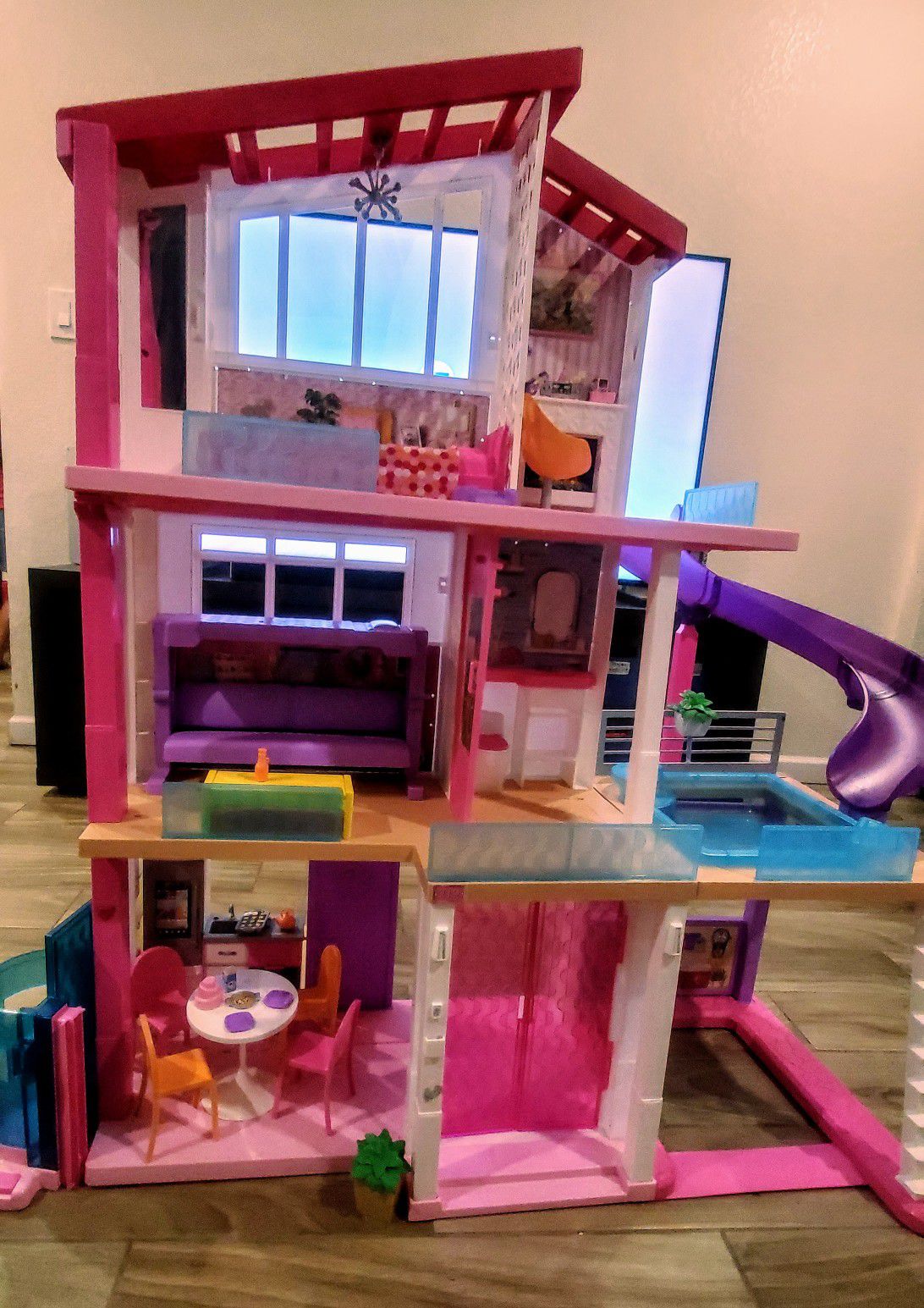 Barbie Dream House, Doll House