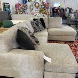 Megginson Storm RAF Sectional /couch 