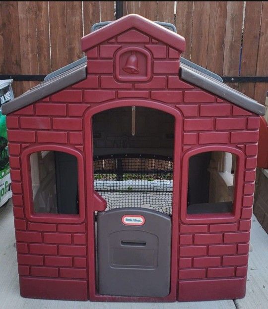Little Tikes Town Playhouse, Features Market, Gas Station, and Sports Center