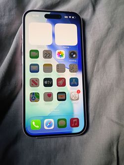 iPhone 15 like new 100% battery 128gb unlocked